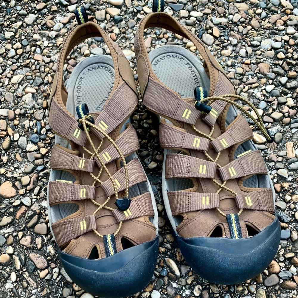 Very lightly used / almost new KEEN Newport H2 Water Shoes U.S size 17.